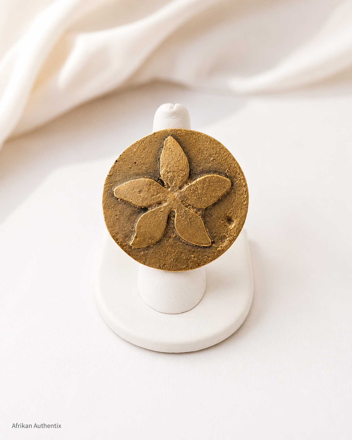 Rafiya Floral Ring