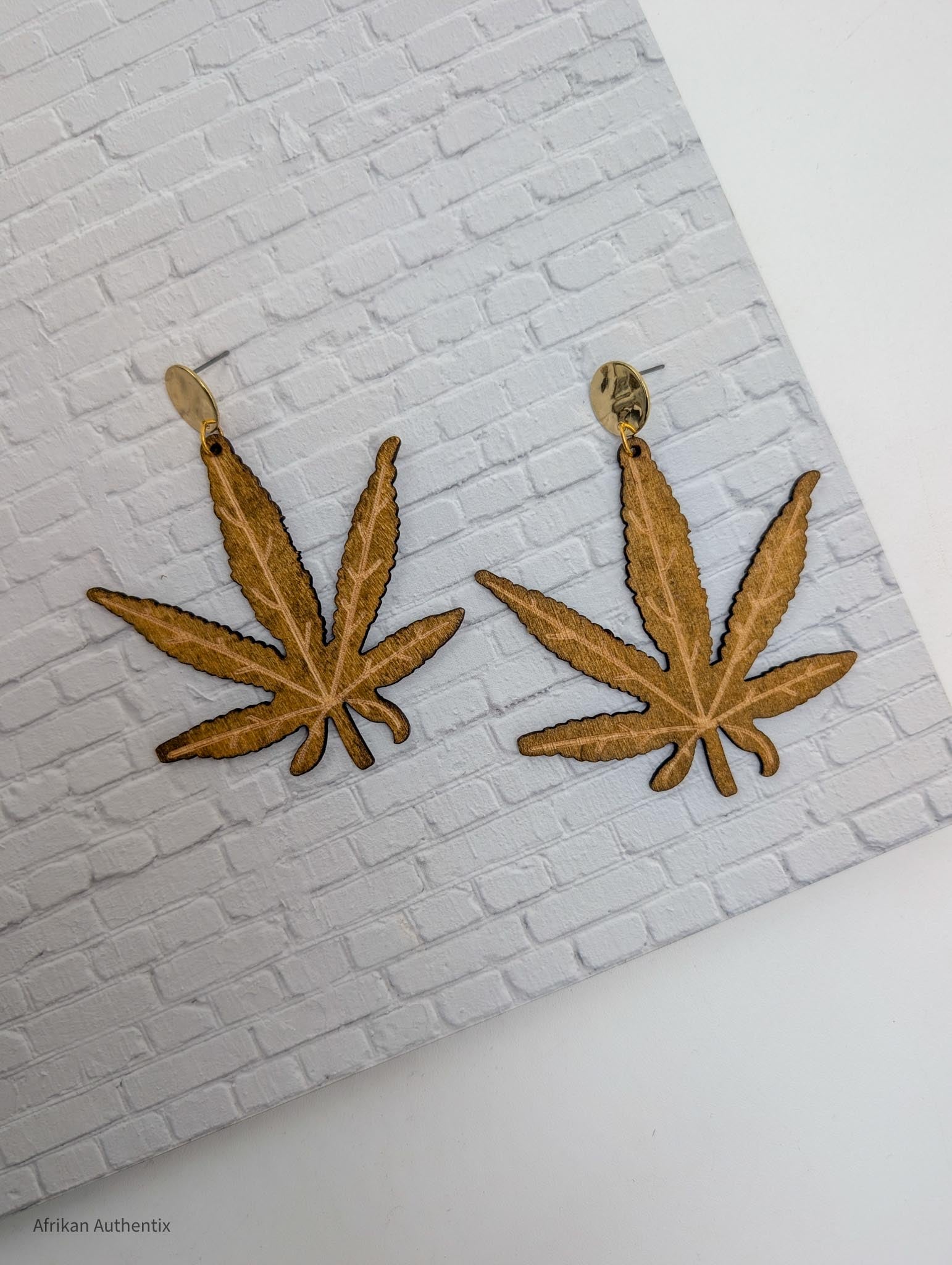 Hemp leaf wooden earrings